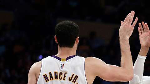 Cavaliers obtiene a dos jugadores jóvenes que podrán dar mas apoyo a LeBron James.