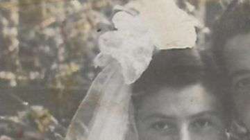 David y Perla se conocieron a través de una de las alambradas de un campo de concentración.