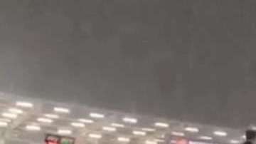 La cancha del ABAX Stadium en Inglaterra se llenó de nieve.