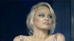 Pamela Anderson y Adil Rami mantienen una estrecha relación amorosa