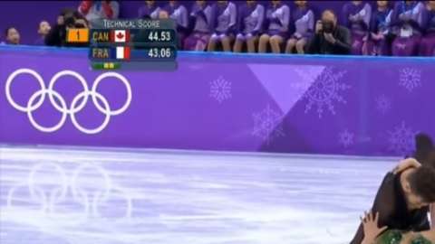 Gabriella Papadakis tuvo un incidente con su vestido  y llegó a mostrar un seno