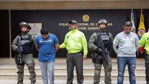 Prado Alava (camiseta gris) permanecía detenido en la cárcel la Picota de Bogotá desde el 12 de abril de 2017.