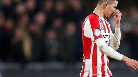 El 'Chucky' Lozano fue expulsado y en la Eredivisie quieren suspenderlo tres encuentros.