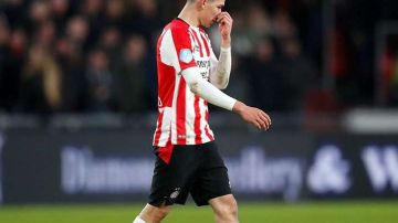 El 'Chucky' Lozano fue expulsado y en la Eredivisie quieren suspenderlo tres encuentros.