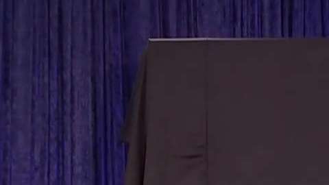 El expresidente Obama eligió a un artista afroamericano gay para que pintara su retrato.