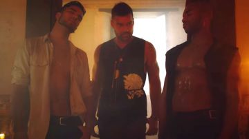 Ricky Martin en el vídeo de su canción "Fiebre".