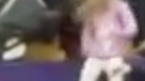 Esta niña no tiene miedo al ridículo y hace lo que más le gusta, bailar.