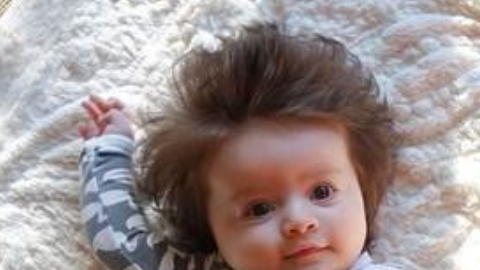 Michelle es una mamá que está orgullosa de la increíble melena de su hija.