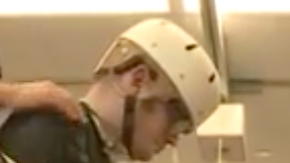 Un agente de policía gravemente herido se recupera de manera asombrosa.