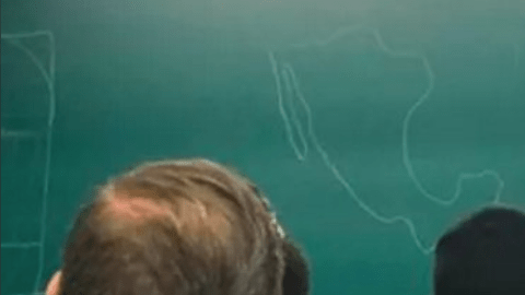 La clase se salió de control, al menos en las redes.