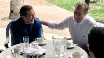 El precandidato del PRI a la Presidencia, José Antonio Meade se reunió con el ex boxeador Julio César Chávez en Sinaloa.