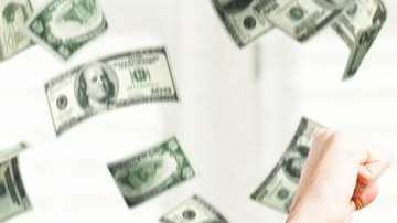 Tener estabilidad financiera hace que la gente se sienta más feliz.