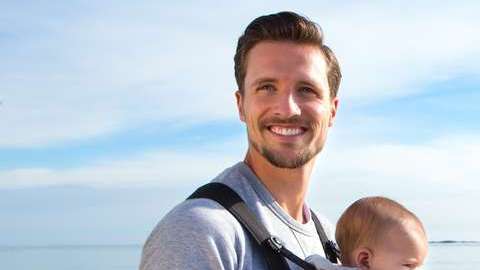 Muchas empresas ofrecen dinero o tiempo extra para que sus empleados disfruten el nacimiento de sus hijos.