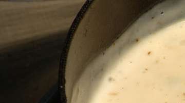 También se le conoce como Béchamel y es clásica de la cocina.