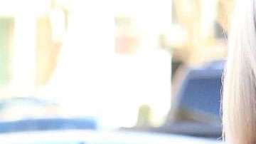 Sophia Vegas presume la cintura más pequeña del mundo.