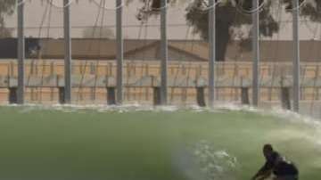 Las olas artificiales alcanzan hasta 1.5 metros de altura