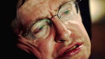 Stephen Hawking fue perdiendo sus capacidades motrices desde joven por la esclerosis lateral amiotrófica que padecía.