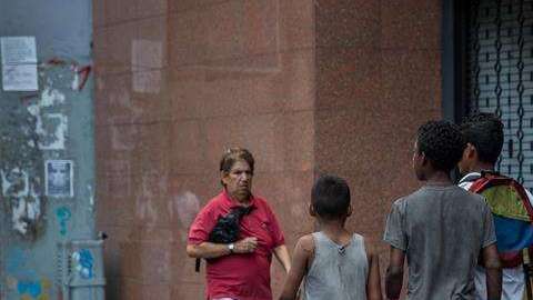 Los menores han quedado en el desamparo. / EFE