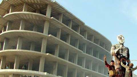 Fuerzas turcas toman el control de la ciudad siria de Afrín.