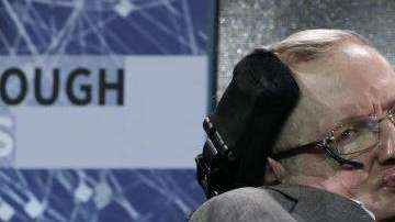 Hawking completó antes de morir un método para detectar universos paralelos.