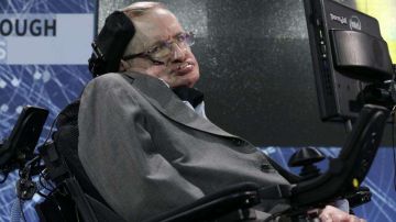Hawking completó antes de morir un método para detectar universos paralelos.