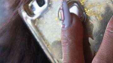 Luz de smartphones genera afectaciones oculares, advierte estudio.