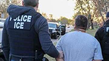 ICE gana terreno en colaboración con autoridades locales.