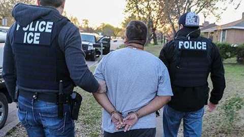 ICE gana terreno en colaboración con autoridades locales.