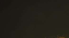 Esta pareja de adultos enamorados no puede separarse después de haberse conocido en una cita rápida.