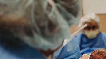 2arix-mom-delivers-own-baby-c-section-4