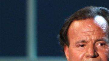 Julio Iglesias.