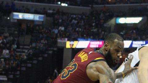 LeBron James se lució con una magistral jugada
