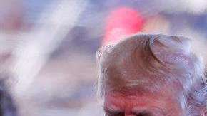 El presidente Donald J. Trump y su esposa, Melania, asisten al funeral del evangelista Billy Graham en Charlotte.