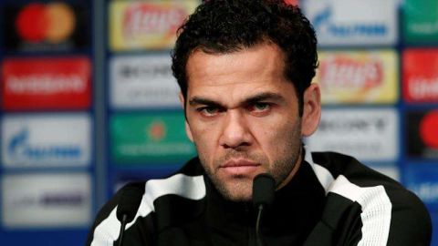 El defensa brasileño del París Saint-Germain Dani Alves causó controversia por sus comentarios sobre la muerte de Davide Astori. (Foto: EFE/Ian Langsdon)