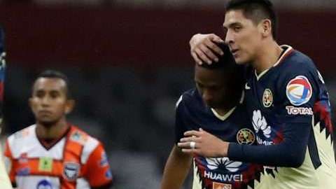 Andrés Ibarguen y Edson Álvarez del América celebran un gol ante Tauro FC en la Concachampions.
 (Foto: EFE/Jorge Núñez)