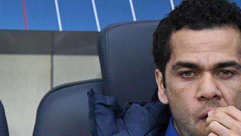 El brasileño Dani Alves del Paris Saint-Germain hizo declaraciones polémicas por ciertas. (Foto: EFE/EPA/CHRISTOPHE PETIT TESSON)