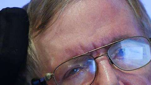 Stephen Hawking también hizo estudios relacionados con el fútbol