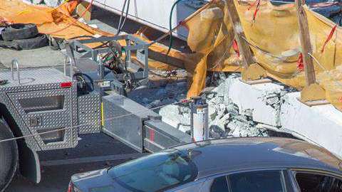El puente de la Universidad Internacional de Florida había sido inaugurado este sábado.