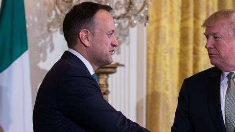 Leo Varadkar, primer ministro de Irlanda, junto a Trump. EFE