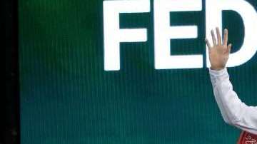 Roger Federer de Suiza saluda antes de su juego contra Hyeon Chung en el Torneo de Tenis de Indian Wells, California (Foto: EFE//JOHN G. MABANGLO.).