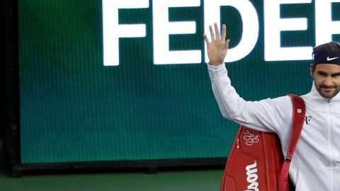 Roger Federer de Suiza saluda antes de su juego contra Hyeon Chung en el Torneo de Tenis de Indian Wells, California (Foto: EFE//JOHN G. MABANGLO.).