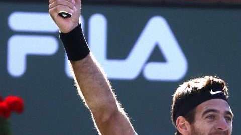 El argentino Juan Martin Del Potro celebra su triunfo ante el suizo Roger Federer en Indian Wells. (Foto: EFE/EPA/MIKE NELSON)