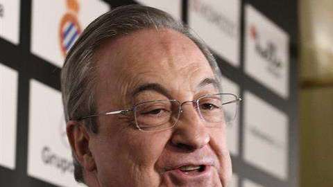 El presidente del Real Madrid, Florentino Pérez, no quiere ni pensar en que Cristiano se vaya. (Foto: EFE/Kiko Huesca)