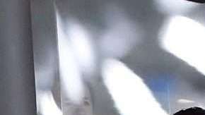 El delantero de la selección argentina Lionel Messi observa el partido ante España en el Estadio Wanda Metropolitano de Madrid. (Foto: EFE/Javier Lizón)