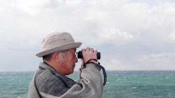 Desde hace 16 años, Yukio Shige salva vidas de suicidas.