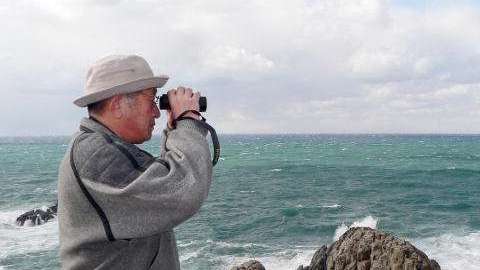 Desde hace 16 años, Yukio Shige salva vidas de suicidas.