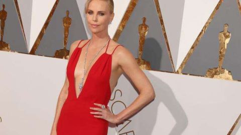 Charlize también cree que la sociedad es injusta con el envejecimiento de las mujeres.