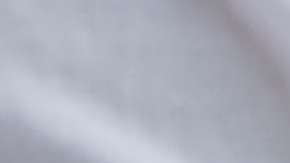 La actitud de no querer  despegarse de la mano o pierna de papá o mamá cuando tiene que  hacer una actividad solo, puede ser señal de que el menor está ansioso.