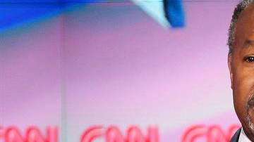 Carson es señalado por un gasto excesivo en muebles.