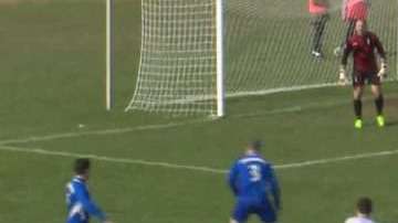 El croata Bruno Boban (de pie) tras recibir el balonazo que le quitó la vida.